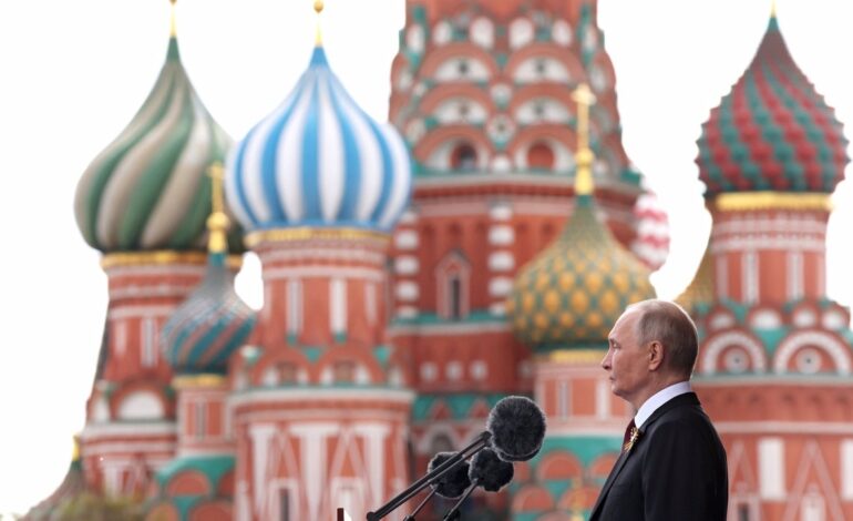 Putin celebra el Día de la Victoria con la tregua en Ucrania en el aire