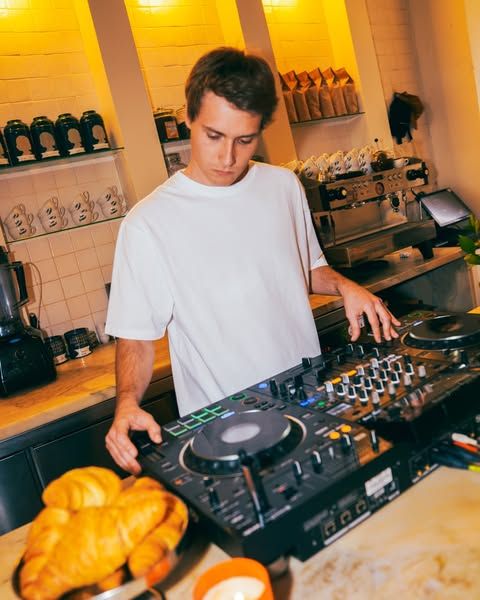 DJ Cafeteria Party