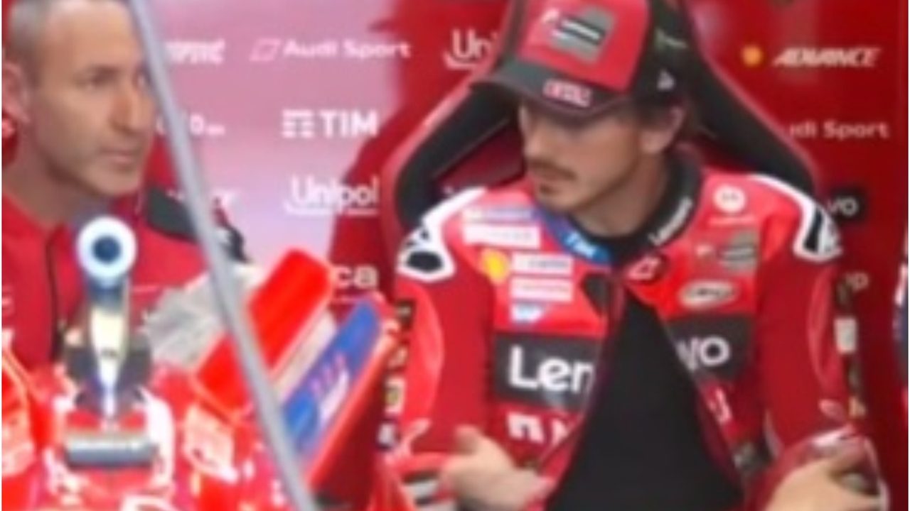 La reacción de Bagnaia en el ‘box’ de Ducati tras irse al suelo en la sprint del Gran Premio de Francia