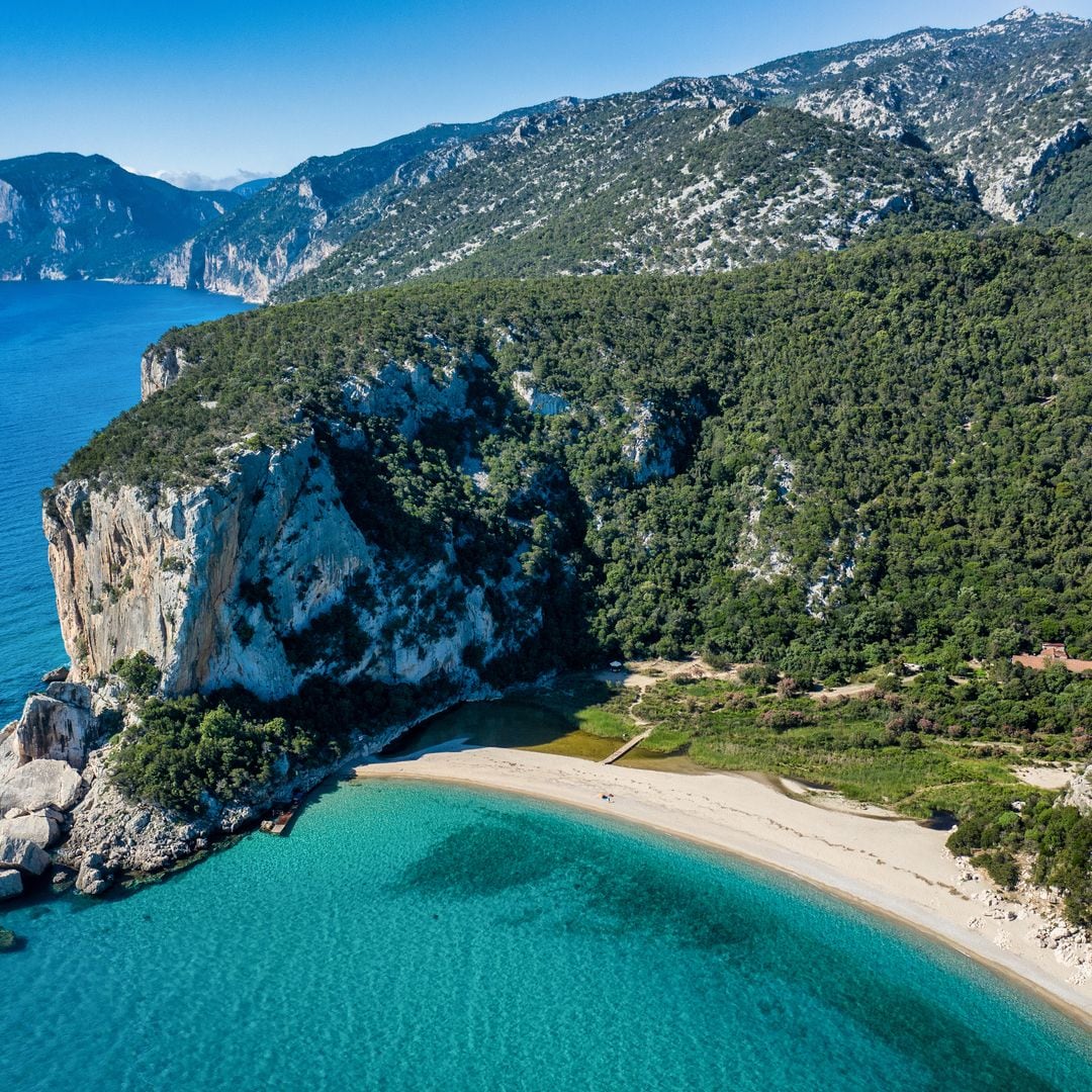 Cala Luna en Sardinia, Italia, elegida de las mejores playas de Europa en 2025
