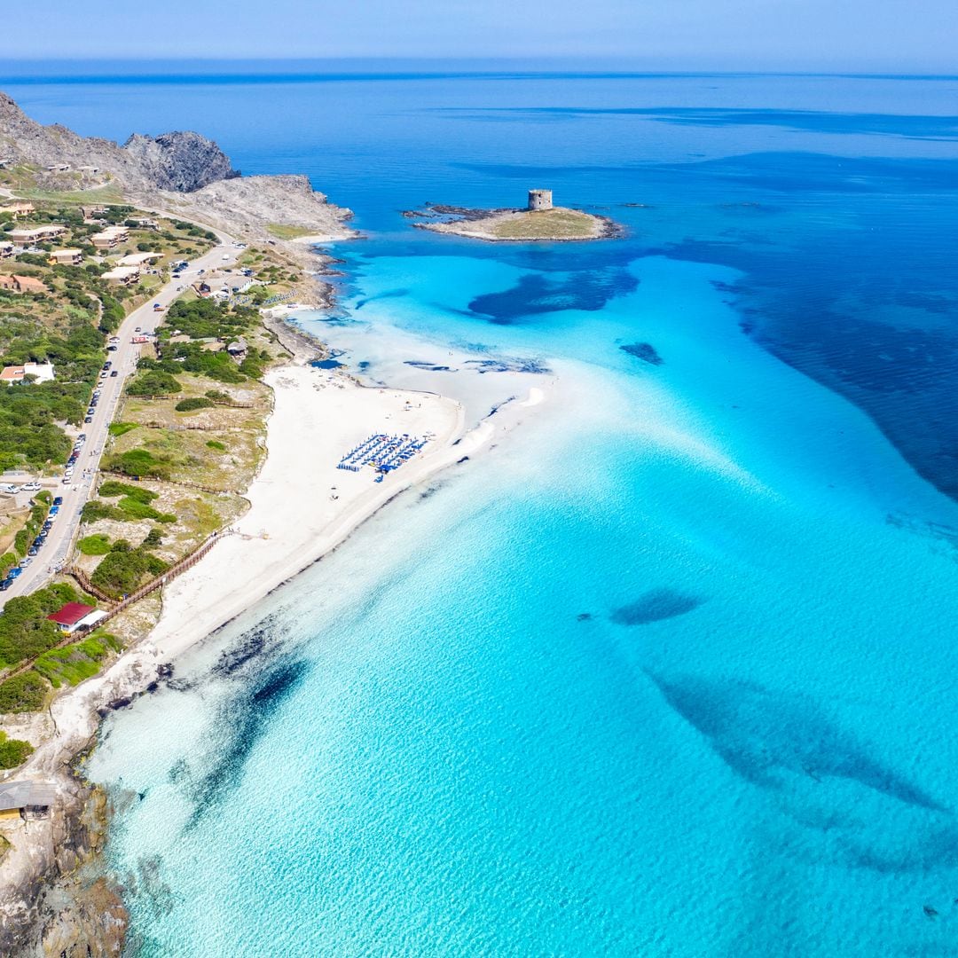 Beach de la Pelosa, Stontino, Cercada, elegida de los mejores de Europa en 2025