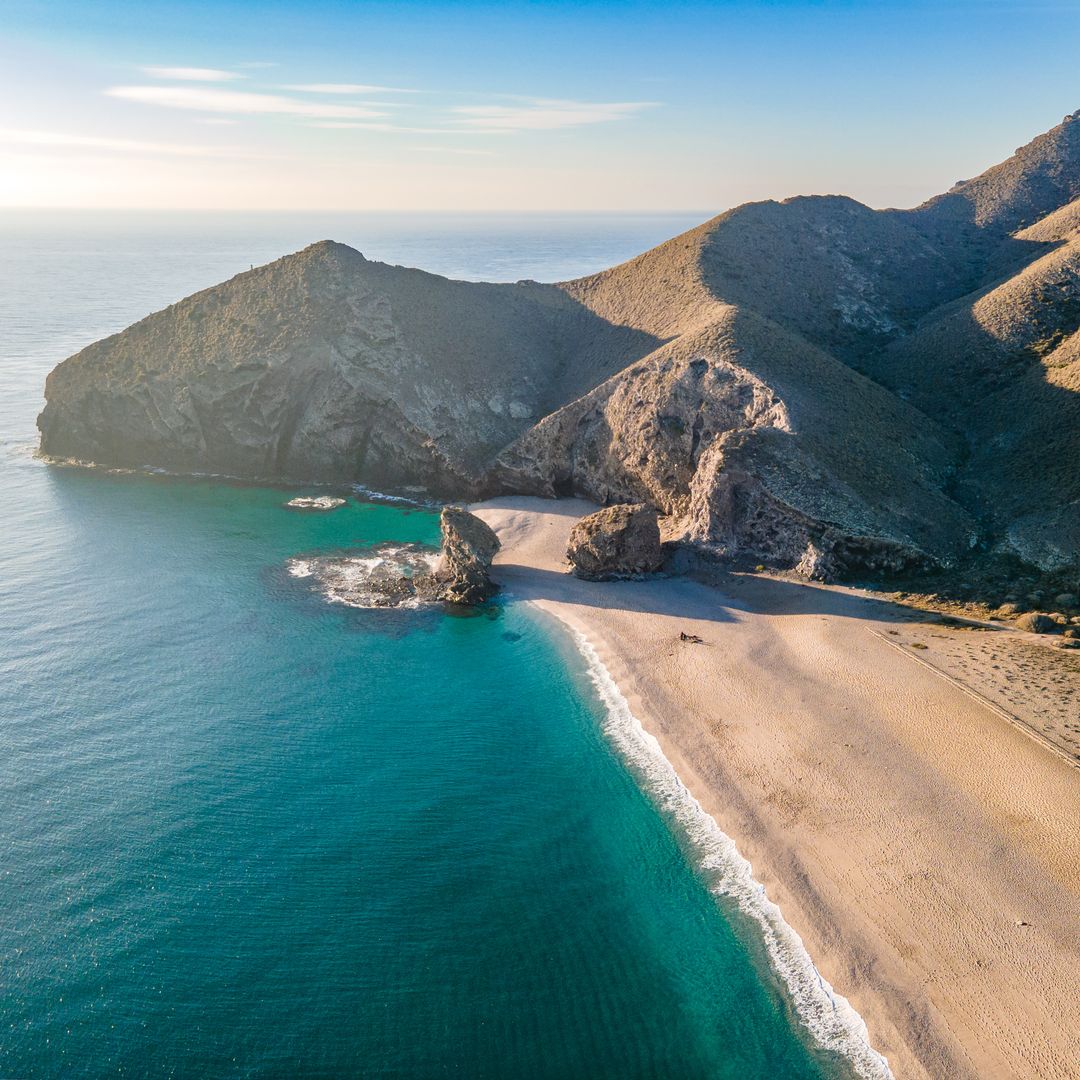 Playa de los Dead en Cabo de Gata, Almería, elegida de las mejores playas de Europa en 2025