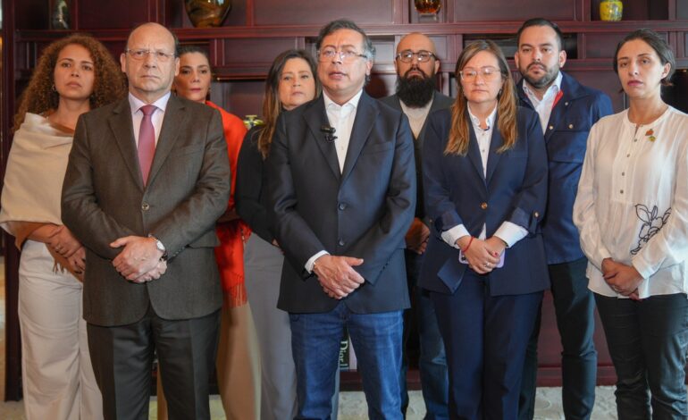 El Senado tumba la consulta popular de Petro, el presidente denuncia fraude y llama a reaccionar