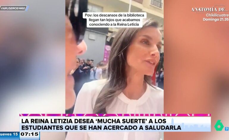 El viral de la reina Letizia deseando suerte a unas estudiantes de Medicina «como si fuera la virgen»