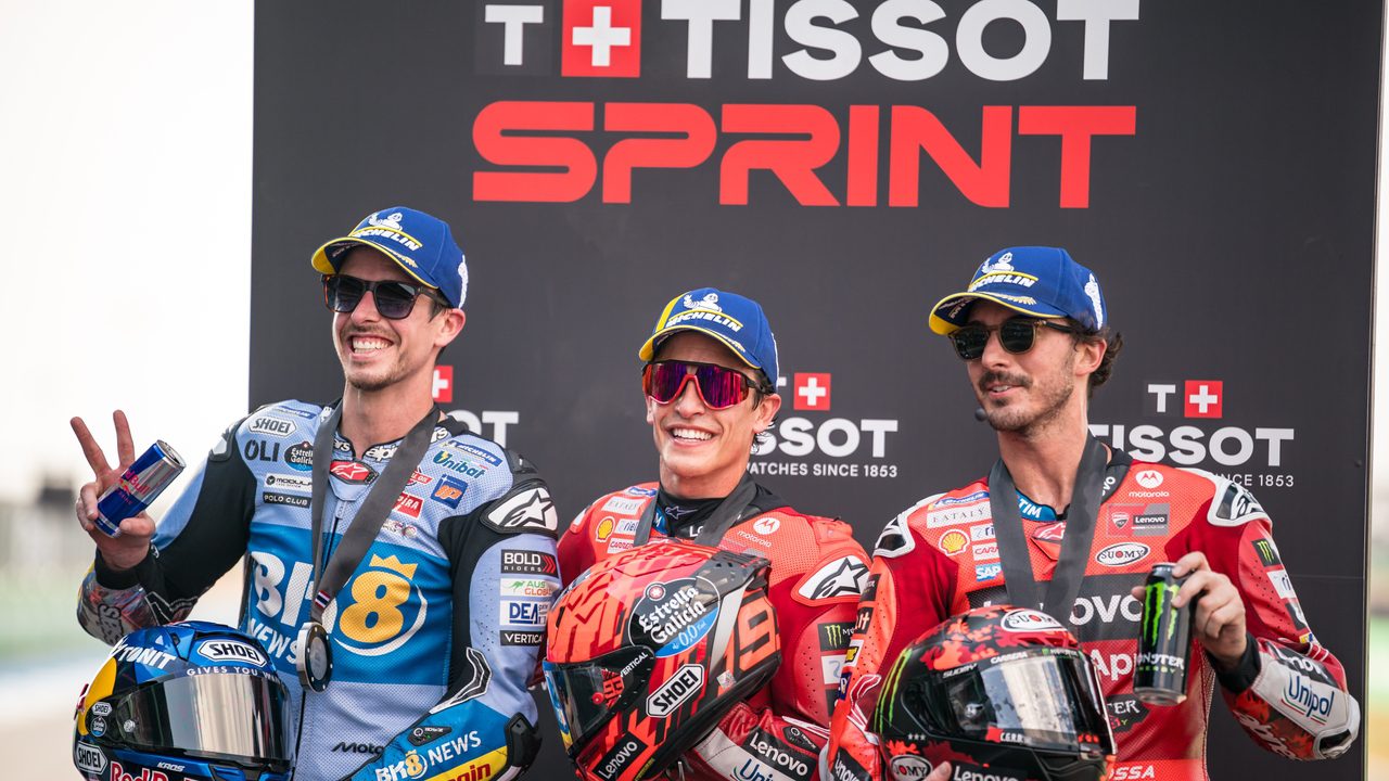 Marc Márquez ayuda a Alex para que supere a Bagnaia