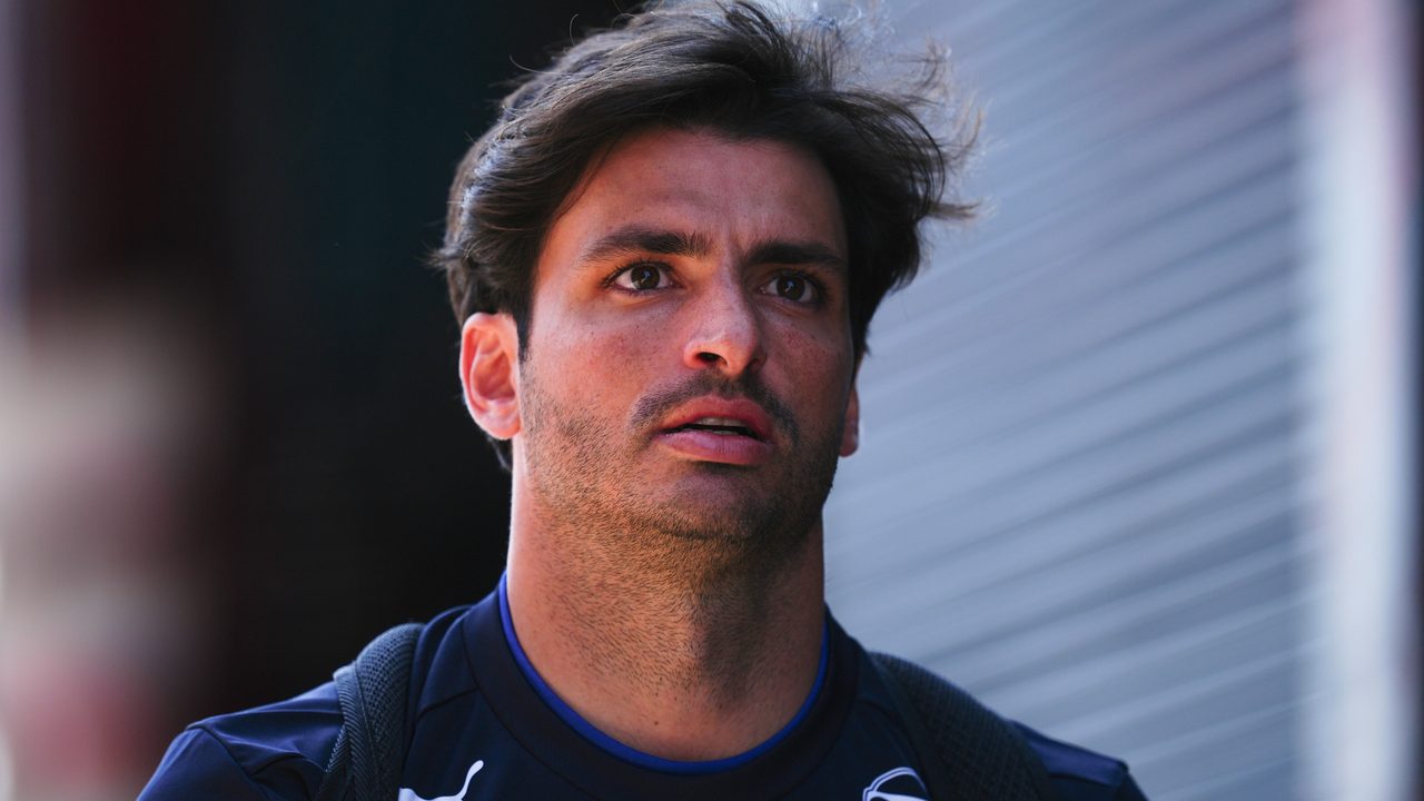 Carlos Sainz aprueba la decisión de Williams de no mejorar el coche: "Sabemos que es un riesgo…"