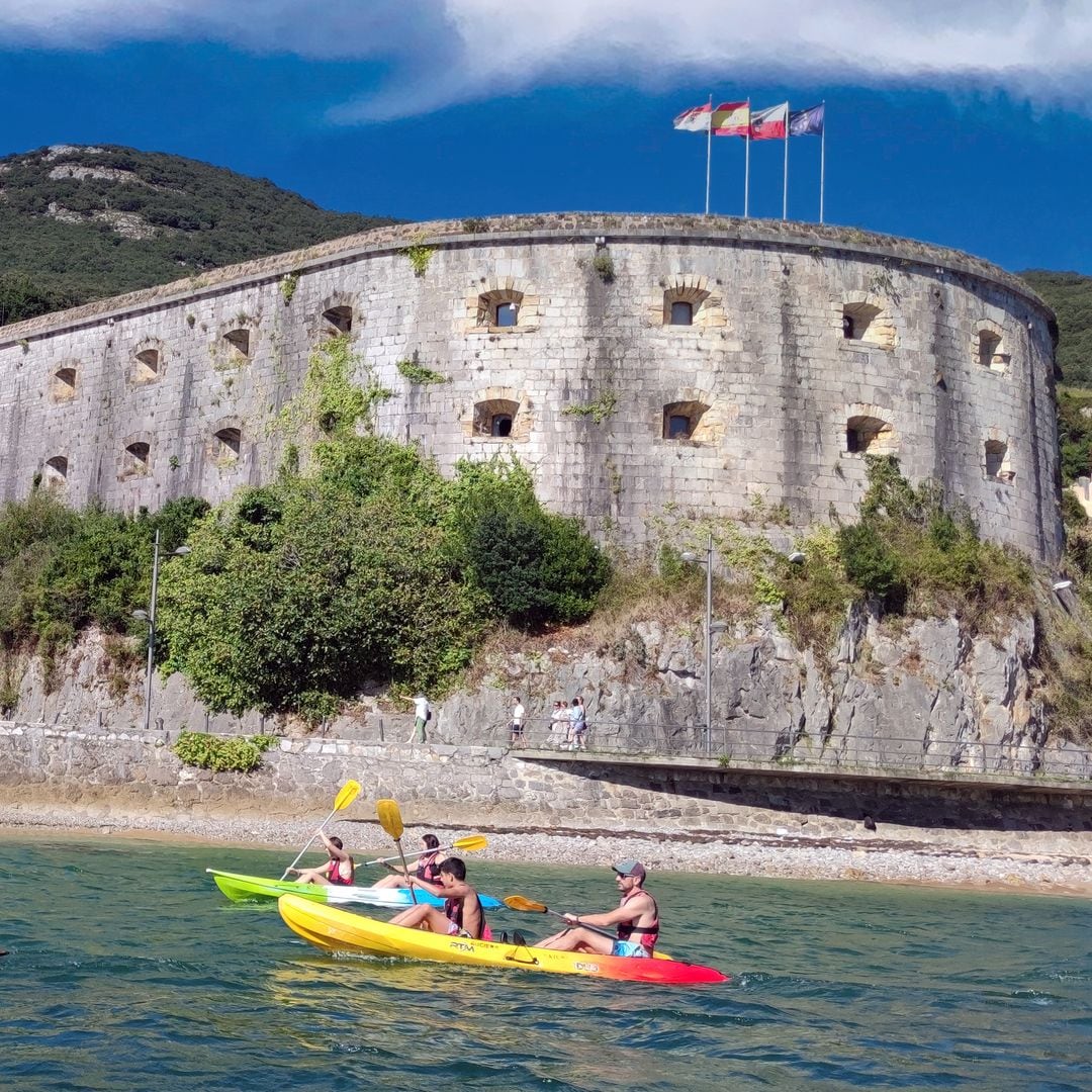 Kayaks en Santoña del faro del caballo, Cantabria