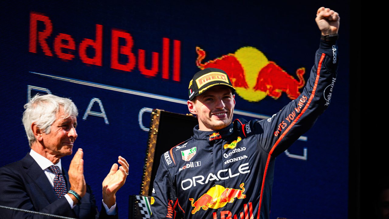 Los expertos de la F1 alucinan con la actuación de Verstappen: ¡Sainz y Alonso, en el top 10!