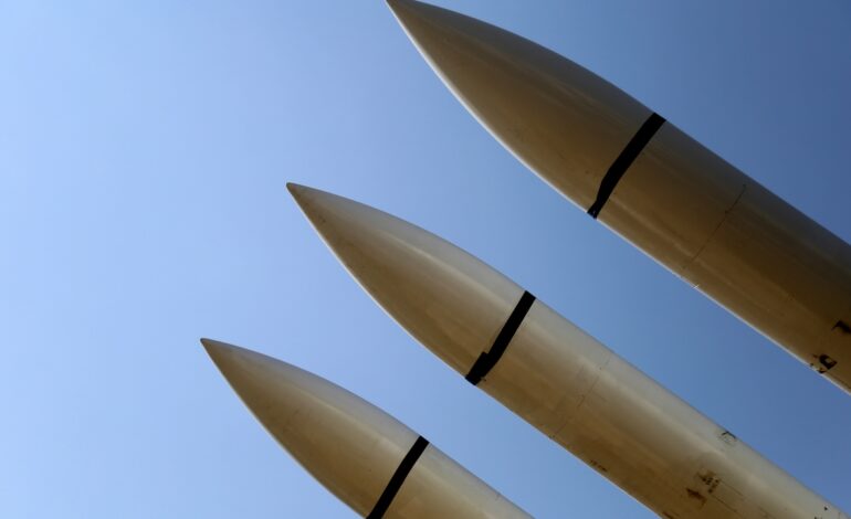 China advierte a EE.UU. que la “cúpula dorada” de Trump podría convertir el espacio en una “zona de guerra”
