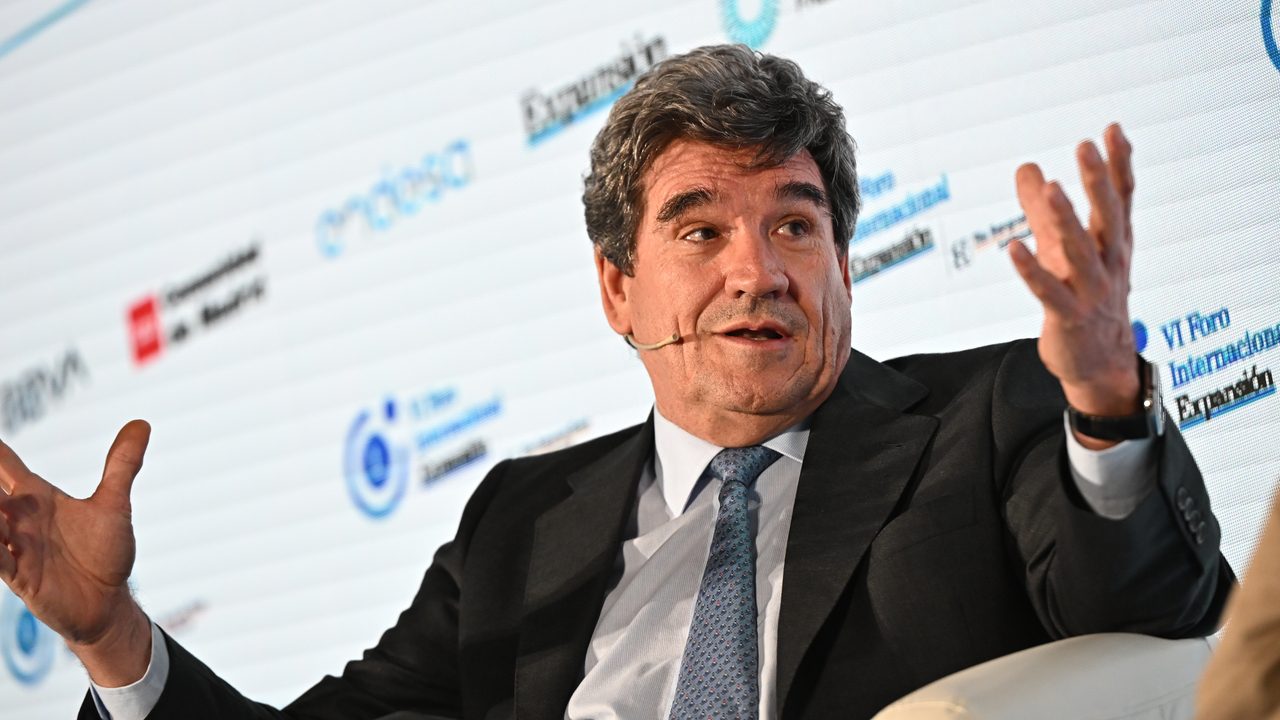 Escrivá «cocinó» el informe anual del Banco de España para favorecer al Gobierno