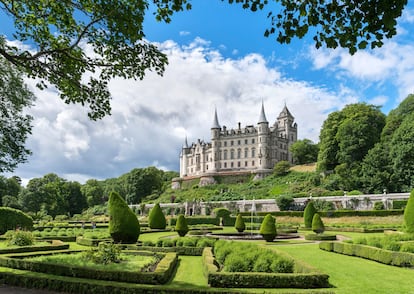 Vista del castillo de Dunrobin, en las Tierras Altas de Escocia.