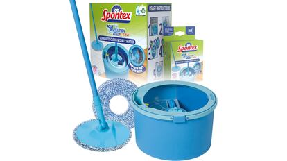 productos básicos de limpieza para el hogar en mopa para suelos duros.
