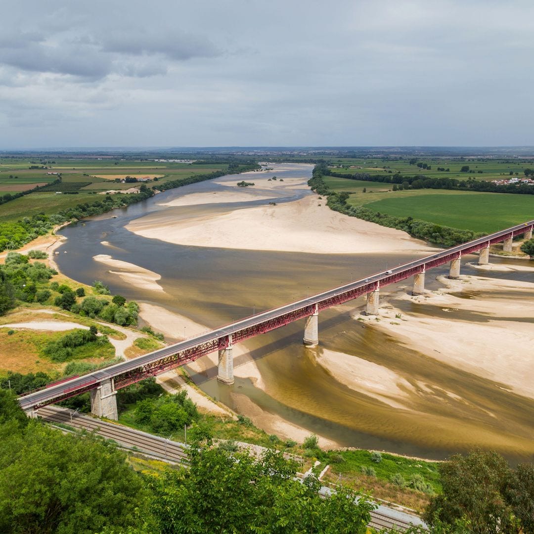 Bridge Dom Luis I de Santarem, Portugal, Portas do Sol Garden
