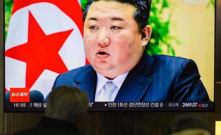 Kim Jong-Un promete depurar responsabilidades tras presenciar en directo la botadura fallida de su buque estrella