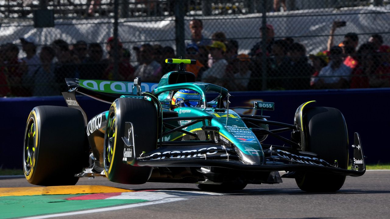 En Aston Martin claman contra la nueva norma del ‘pit stop’ en Mónaco: ¿Contradicen a Alonso?