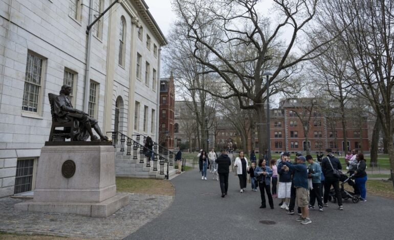 Harvard demanda a la administración Trump por prohibirle la matriculación de estudiantes extranjeros