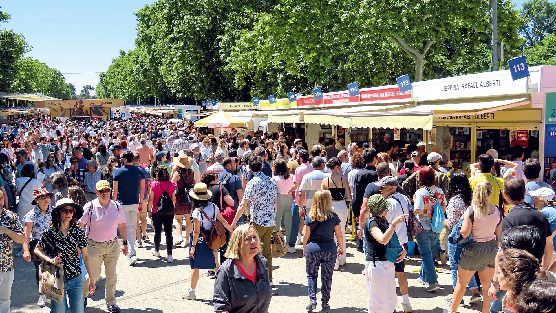 La feria de libros de Madrid se ha convertido en uno de los eventos culturales más relevantes y atractivos de la ciudad.