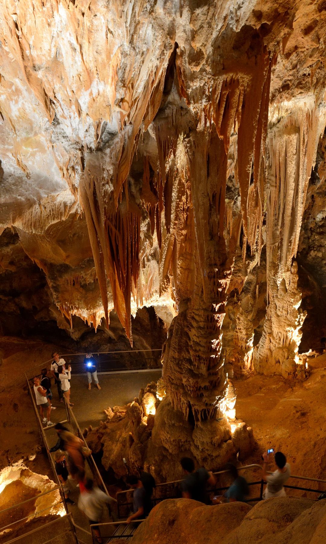 Saint Marcel D'Adeche, Cuevas de la Madeleine, Francia