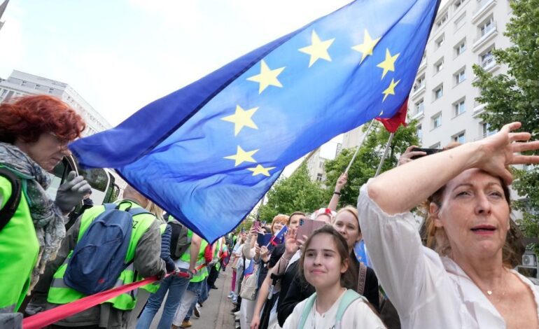 Europeístas y ultranacionalistas miden sus fuerzas en Varsovia a una semana de las presidenciales