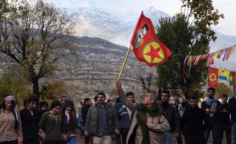 La guerrilla kurdoturca del PKK anuncia su disolución y el fin de la lucha armada