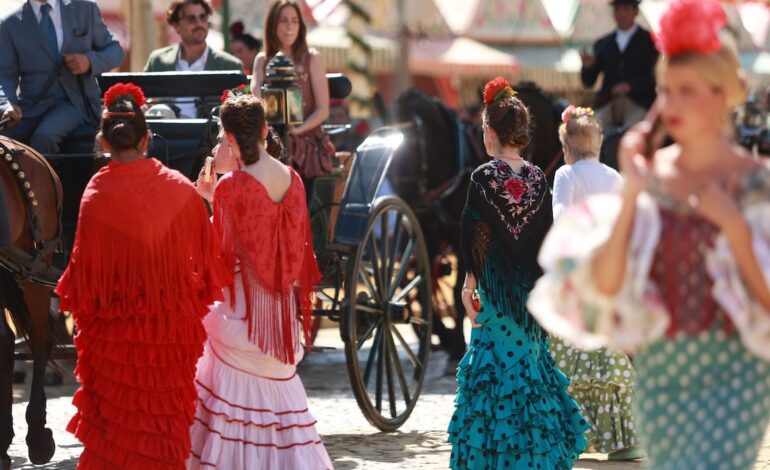 Así se vive la Feria de Sevilla desde dentro, de la mano de Bea y Fernando Claro, al frente de la firma CLARO Couture
