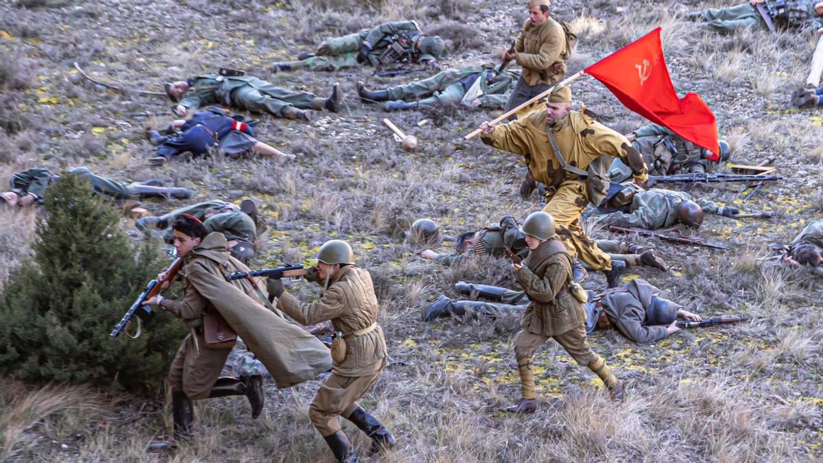 DÍA DE LA VICTORIA | La invasión de Ucrania también divide a los recreadores de la Segunda Guerra Mundial