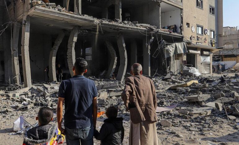 Un ataque de Israel en el norte de Gaza hace desaparecer a 50 palestinos bajo los escombros