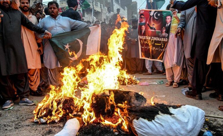 INDIA ATACA PAKISTÁN, al minuto