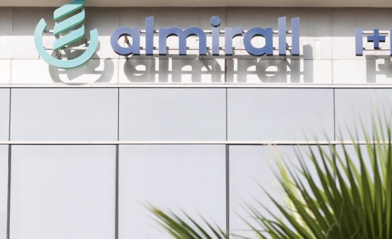 Almirall gana 21,6 millones hasta marzo, casi el triple que en el año anterior