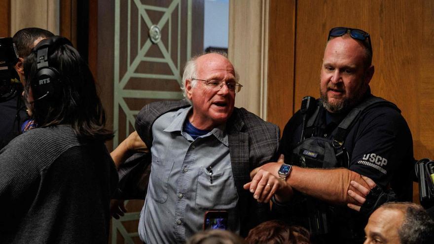 Detenido el cofundador Ben & Jerry’s por protestar contra la guerra en Gaza en el Congreso de EEUU