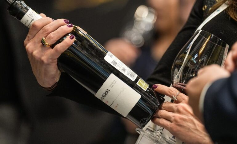 Los cambios de hábitos y las malas cosechas abocan al sector del vino a una crisis mundial