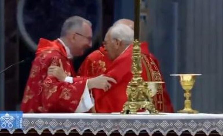 un cardenal decano le desea «suerte por partida doble» a Parolin