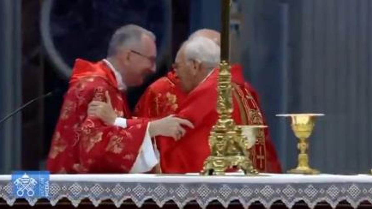 un cardenal decano le desea «suerte por partida doble» a Parolin