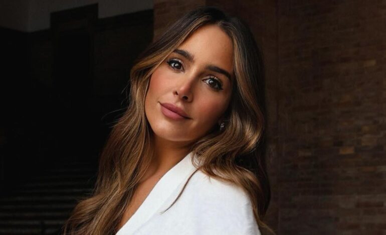 Este es el conjunto de lino en tendencia que hace deslumbrar a Rocío Osorno: disponible ahora en Zara
