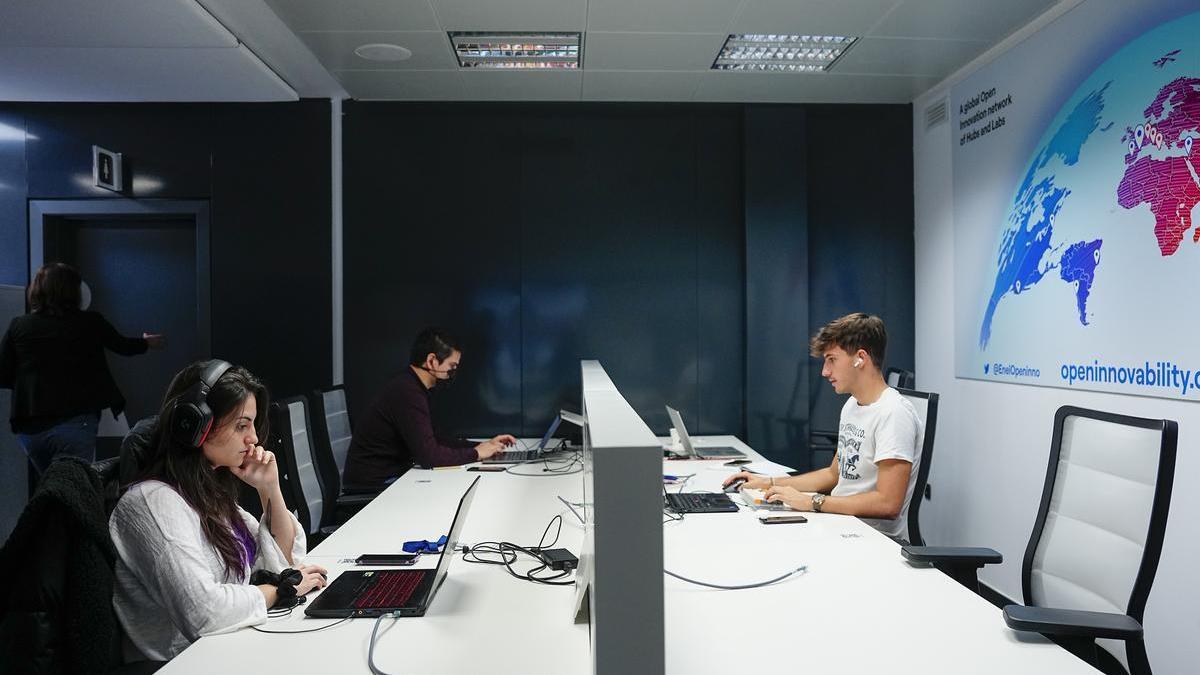 ¿Cuáles son los estudios con más salidas profesionales y mejor sueldo en España?