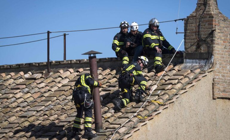 Así es la chimenea instalada en el Vaticano de donde saldrá la ‘fumata’ que anuncie al nuevo Papa