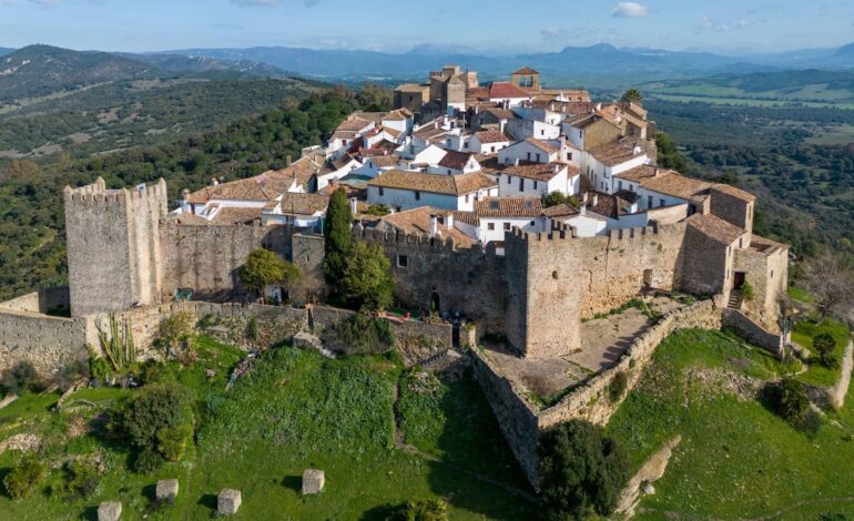 8 pueblos amurallados que te harán viajar al pasado (y no son los de siempre)