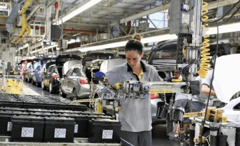 Stellantis y Renault advierten de «decisiones dolorosas» en los próximos tres años si Europa no protege al automóvil