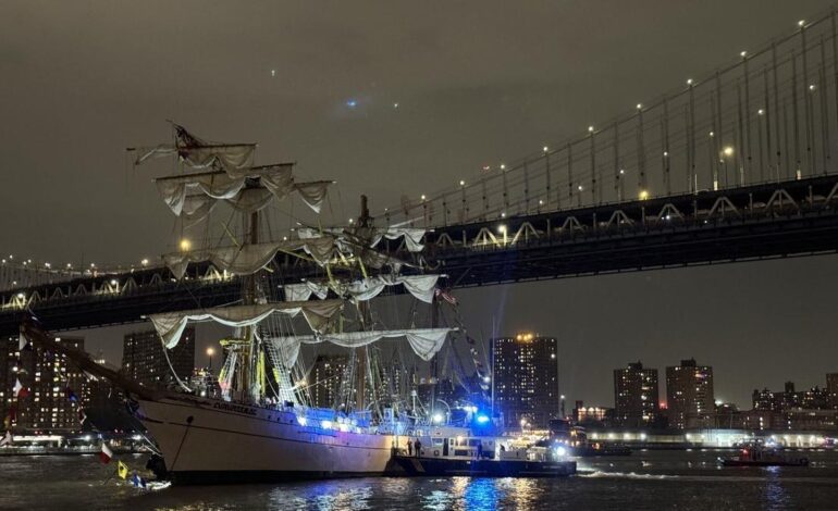 PUENTE BROOKLYN NUEVA YORK | Dos muertos al chocar el buque escuela mexicano Cuauhtémoc con el puente de Brooklyn de Nueva York