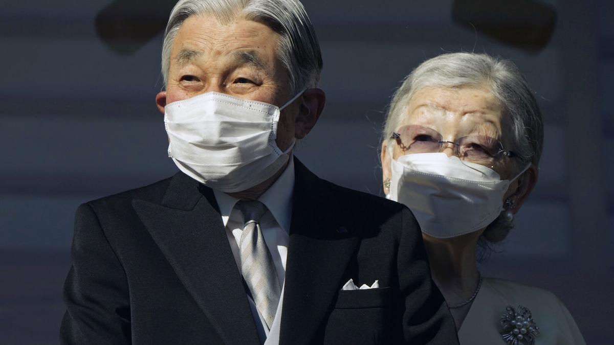 El emperador emérito de Japón, Akihito, será ingresado por un problema cardiaco