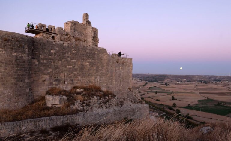 Castrojeriz, una joya del arte hispanoflamenco por descubrir en Burgos | Escapadas por España | El Viajero
