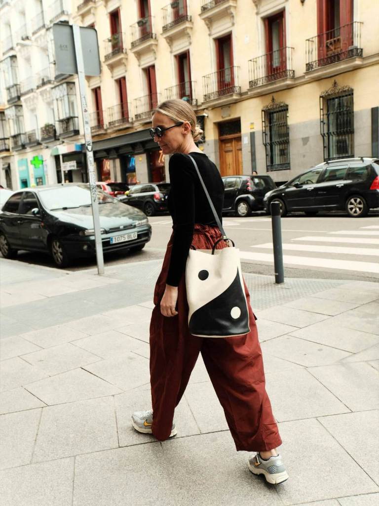 No es francés, está en la parte inferior de la biscasse: la firma de las bolsas con una flecha que barre (y para la que se alinean)