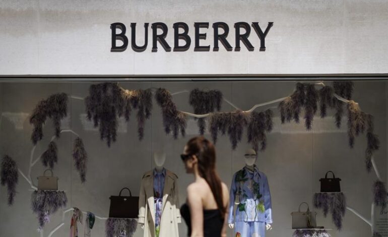 Burberry despedirá al 20% de su plantilla, en torno a 1.700 empleados