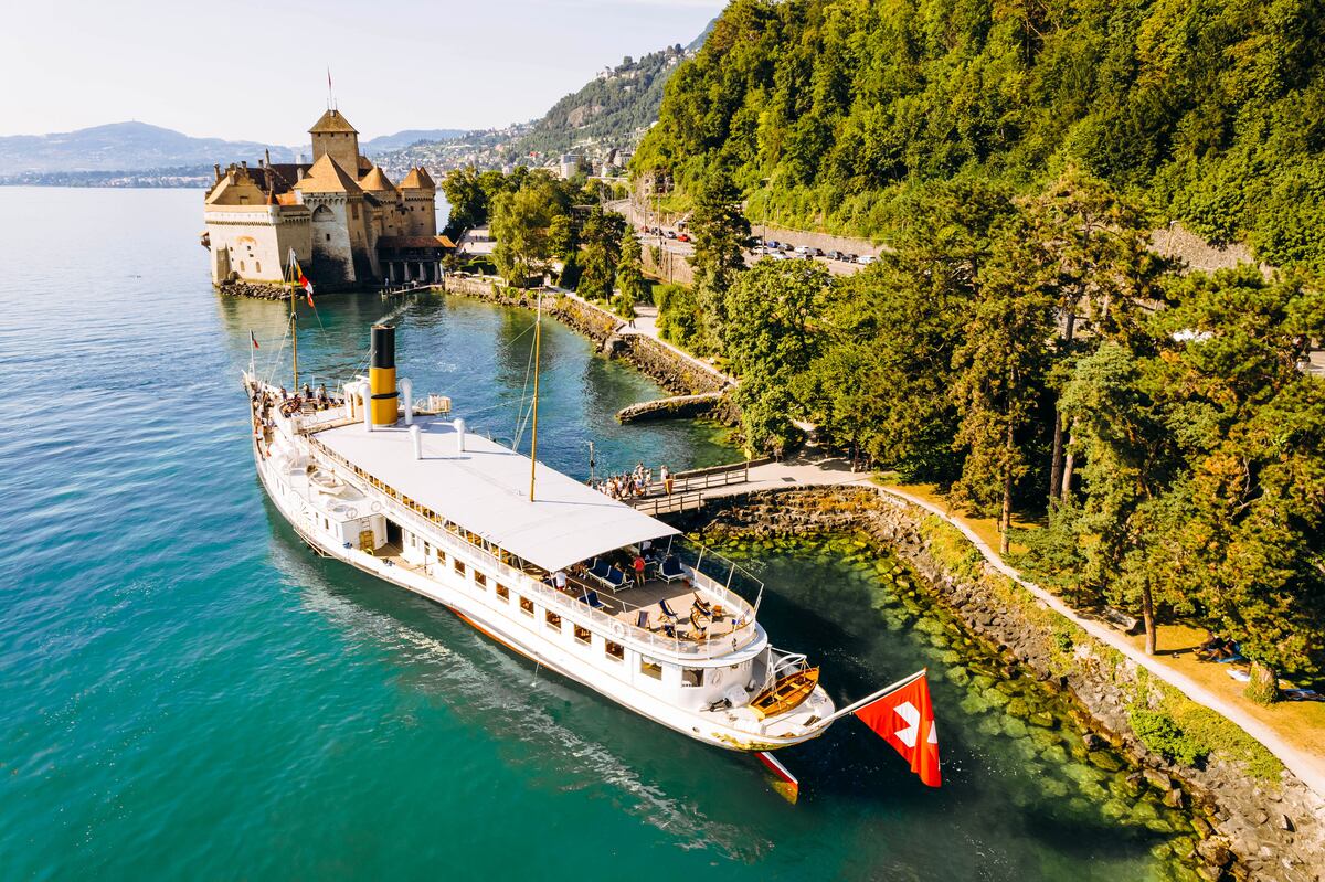 Un paseo por el Lemán, el lago en Suiza que enamoró a Charles Chaplin y Freddie Mercury | Escapadas por Europa | El Viajero