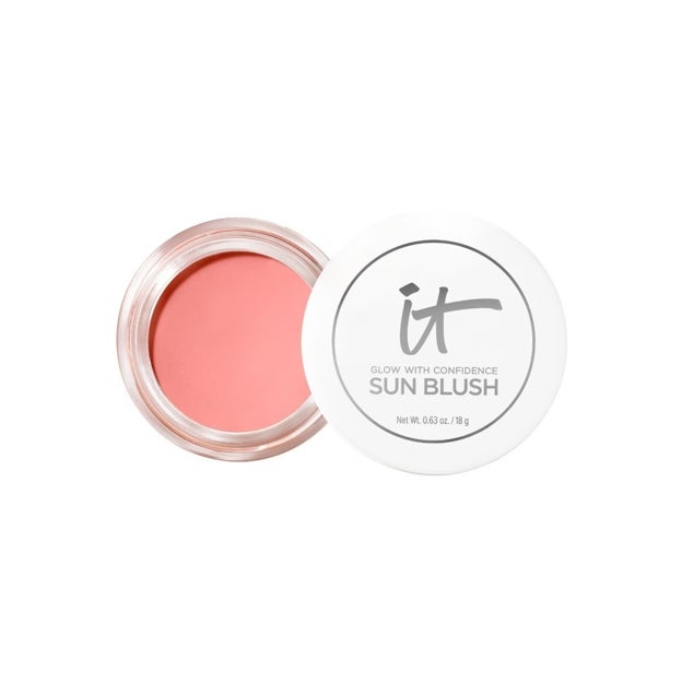 Brilla con confianza en los cosméticos Sun Blush.