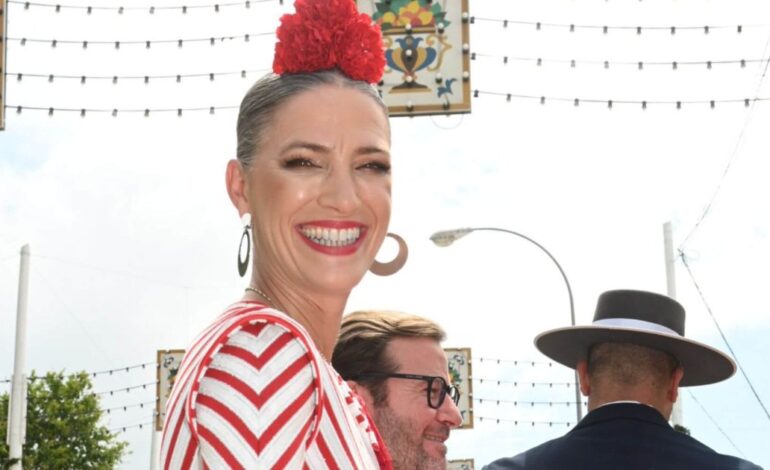 Cómo lograr el elegante peinado efecto ‘lifting’ de Laura Sánchez en la Feria de Abril