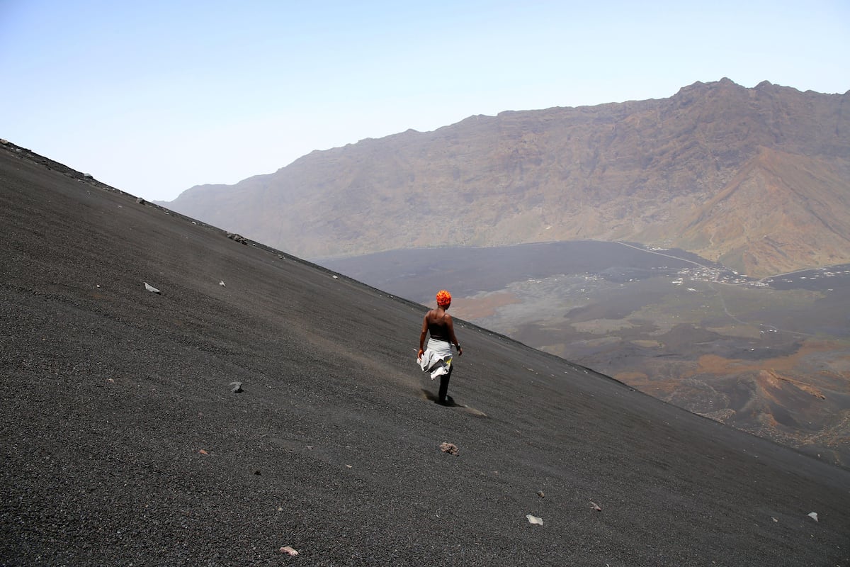 Encuentros con la naturaleza en Cabo Verde: ver tortugas, practicar snowboard en dunas o caminar por un volcán | Lonely | El Viajero