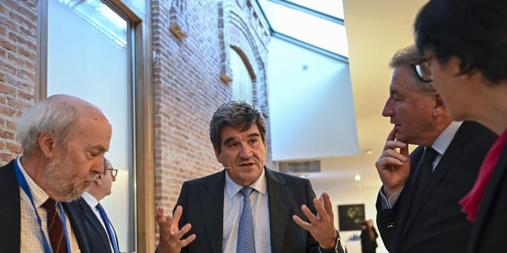 Escrivá se valió de un comité de tercer nivel para desautorizar el informe de su economista jefe