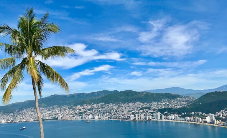 Pasado y presente de Acapulco, la musa eterna del Pacífico mexicano | El Viajero