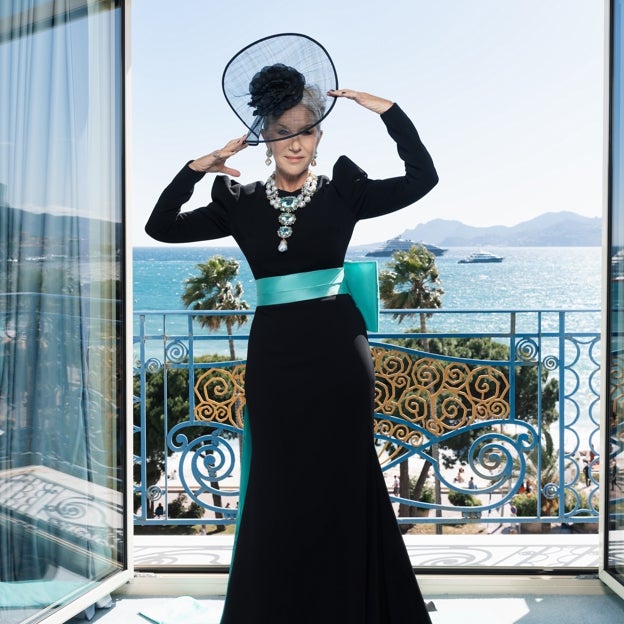 Helen Mirren posando en el Hotel Martínez en Cannes.